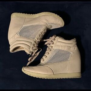 Nude/Beige wedge sneakers